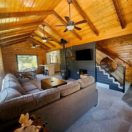 Charming Canyon Cabin